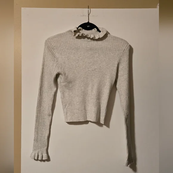 🎀Gray Ribbed Mock Neck Crop Top - Picture 2 of 4